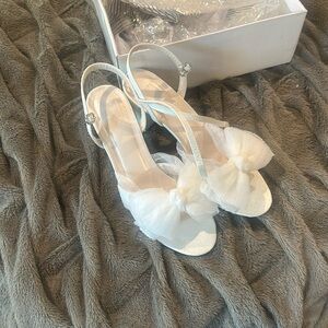White bow shoes